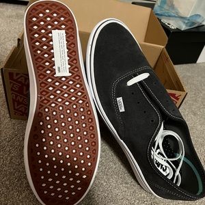Brand New Vans Comfycush Shoes Mens Size 11